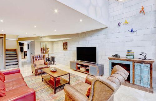 Hendricks and Venice Isles Apartment | Singer House on the Water