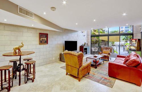 Hendricks and Venice Isles Apartment | Singer House on the Water