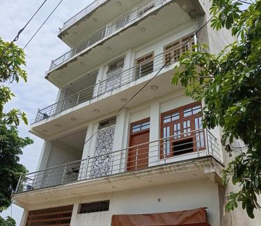 Mohanlalganj House | SINGHASAN HOMESTAY
