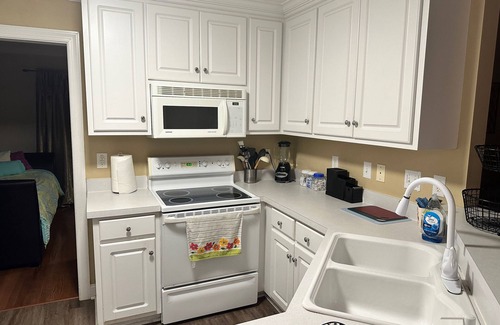 Greenville House | Single 3 Bedroom 2 Bath House in a nice neighborhood