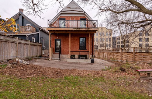 Mount Hope Huron Park Apartment | Single Bachelor unit en-suite Across from Google