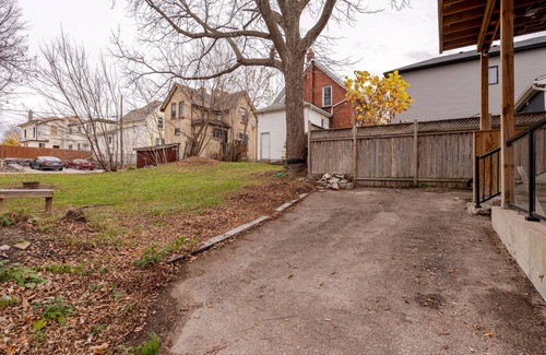 Mount Hope Huron Park Apartment | Single Bachelor unit en-suite Across from Google