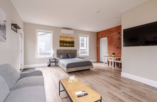 Mount Hope Huron Park Apartment | Single Bachelor unit en-suite Across from Google