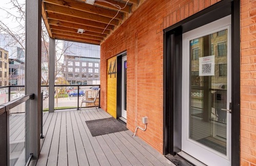 Mount Hope Huron Park Apartment | Single Bachelor unit en-suite Across from Google