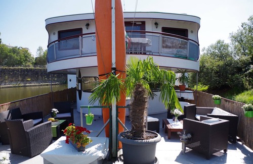 Leipziger Vorstadt Apartment | Single cabin on a residential ship