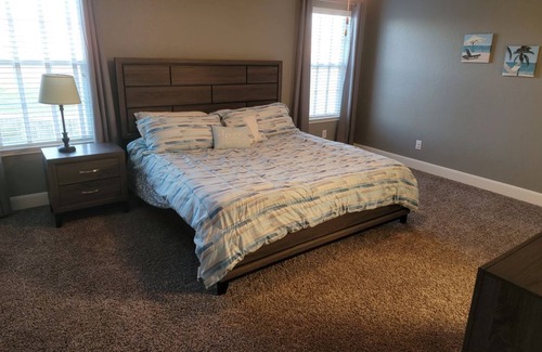 Universal City House | Single Family House, minutes away from shopping and Randolph area