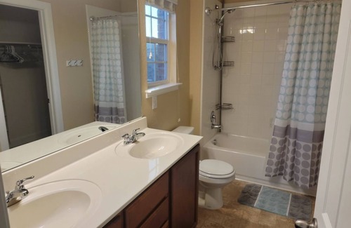 Universal City House | Single Family House, minutes away from shopping and Randolph area
