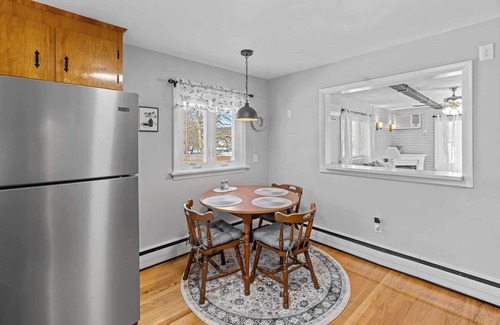 Lynn House | Single family home large yard close to Salem and Boston