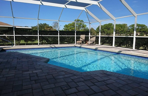 Fruitville House | Single family home on golf course with enclosed pool