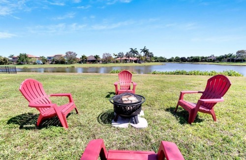 Apollo Beach House | Single Family Lake House
