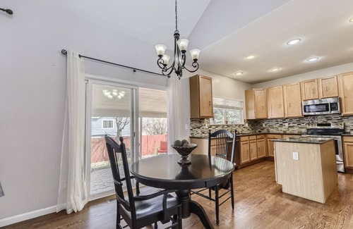Centennial House | Single Family Near Denver Large home 5bed/4bath. Pet friendly