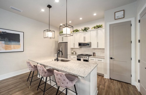 Haile Plantation Apartment | Single Female S/T Roommate Wanted-Fully Furnished w. Priv. Bath in Haile Village
