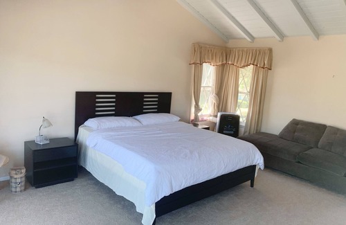 Arcadia House | Single house upstairs mountain view