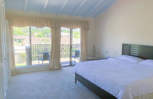 Arcadia House | Single house upstairs mountain view