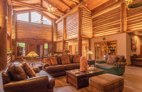 Estes Park Hotel | Single King Room - Longs Peak View