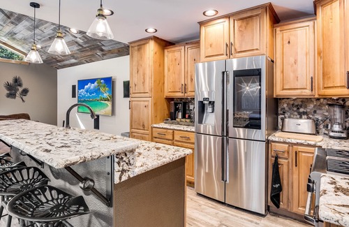 South Lake Tahoe Cabin | Single Level ✔Great Location✔ Hot tub✔ Pool Table✔ Arcade✔ Home Gym✔