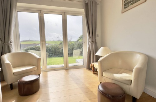 Treator House | Single level Holiday Home within yards of the Camel Estuary, parking and garden