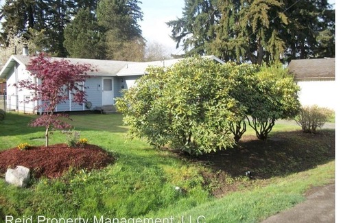 Tracyton House | Single Level home, fenced yard, and a garage