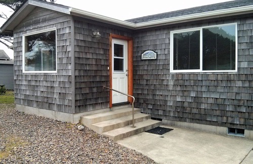 Yachats House | Single level home, near beach. Ultra clean. Great location -Walk to everything!