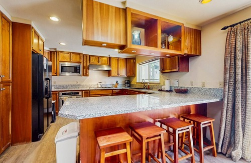 Upper Kingsbury House | Single-level home with fireplace, deck, grill, & washer/dryer, sleeps 10