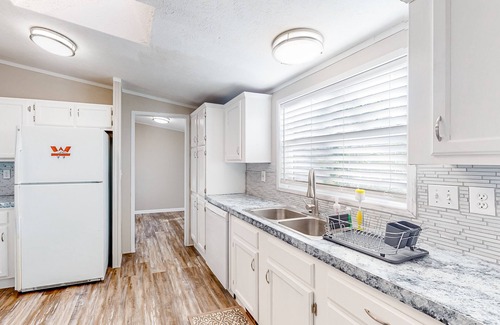 Gunnison House | Single-level home with a washer/dryer, patio & grill