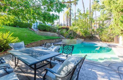 Glendora House | Single Level House with view and pool