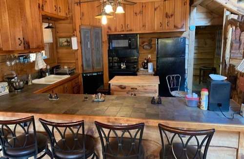 Fletcher Cabin | Single Pine Inn