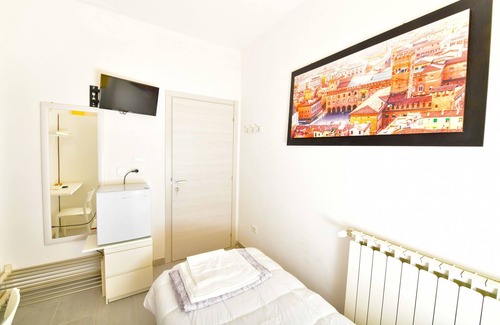 San Lazzaro di Savena House | Single room with private bathroom