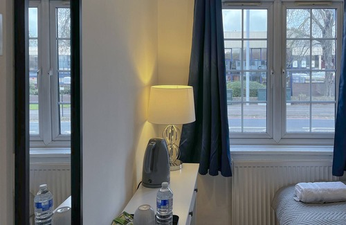 Feltham North House | Single room close to Heathrow airport