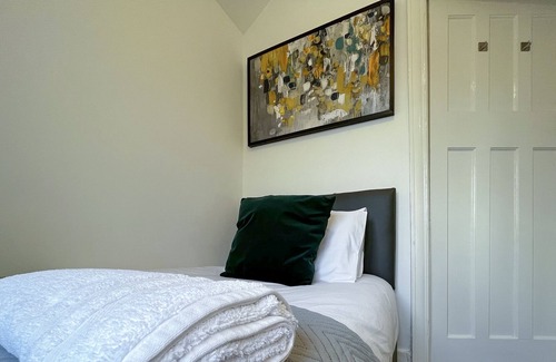 Feltham North House | Single room close to Heathrow airport