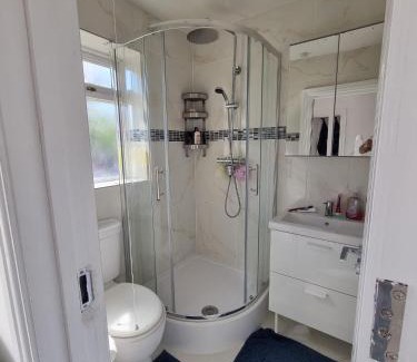 Townfield House | Single room Hayes, Heathrow, London, Free parking