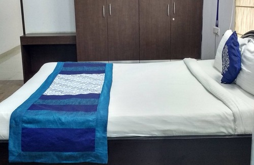 HITEC City Bed & Breakfast | single room Hitech Shilparamam Guest House