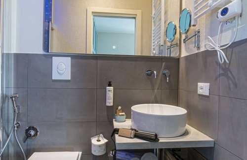 Pescara Bed & Breakfast | Single room with double bed, private bathroom 700mt from the airport