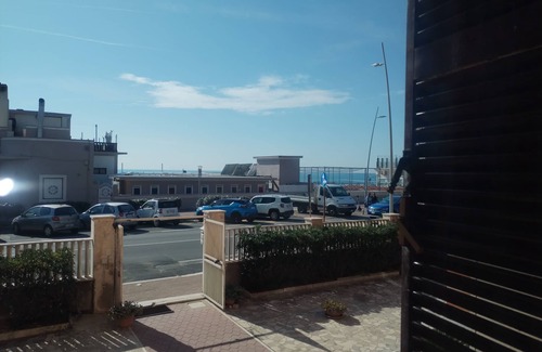 Quartiere XXXIII Lido di Ostia Ponente Apartment | Single room with bathroom in front of the sea