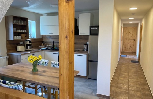Cossebaude Apartment | Single room with shared kitchen at HOFGOHLIS