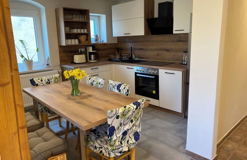 Cossebaude Apartment | Single room with shared kitchen at HOFGOHLIS