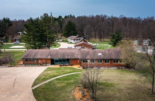 Neillsville House | Single space in comfortable resort in Neillsville, Wisconsin locate near Lake Arbutus