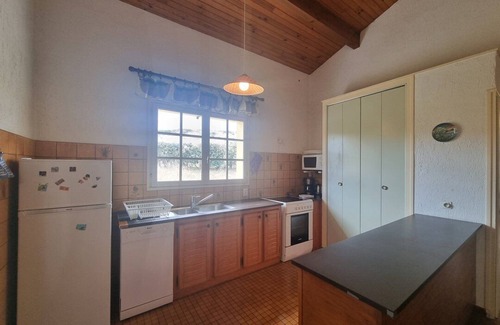 Soorts-Hossegor Apartment | Single-storey house for 5 holidaymakers with shared garden at the foot of the supervised beach.