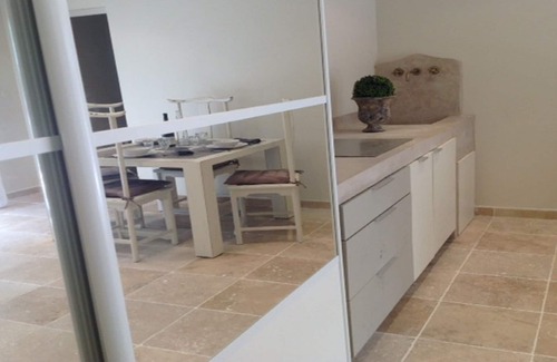 Venelles Villa | Single storey T2 villa adjoining villa under the pines