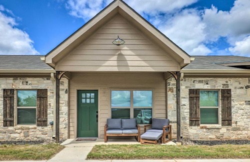 Fredericksburg Apartment | Single-Story Condo Less Than 1 Mile From Downtown!