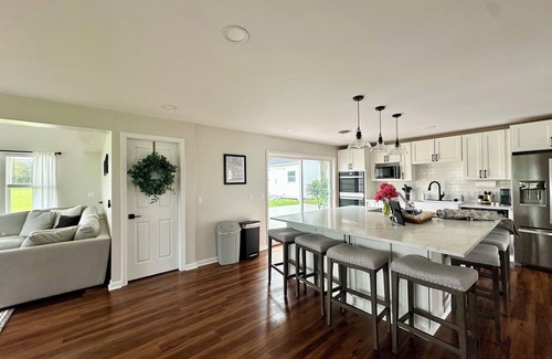 Auburn House | Single-story Golf Course Getaway