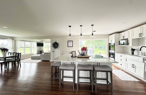 Auburn House | Single-story Golf Course Getaway