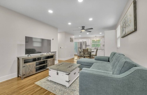 Hope Gardens House | Single Story Home Pet-Friendly w/Fenced-in Yard! 5 to Downtown