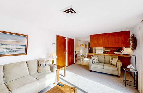 Centerville House | Single-story home with fenced yard, deck & great location near town/beaches