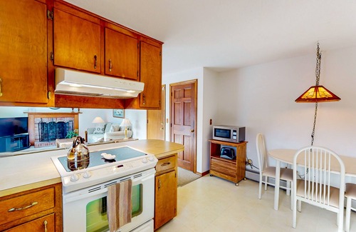 Centerville House | Single-story home with fenced yard, deck & great location near town/beaches