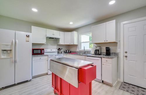 Ocala House | Single-Story Ocala Home with Porch - Near WEC!