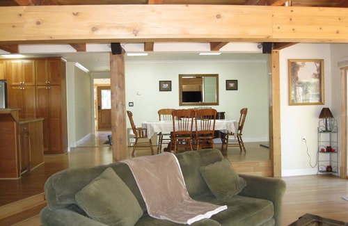 Upper Kingsbury House | Single story Private near the Beaches Walking Casino
