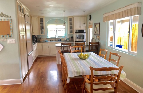 Pierpont Bay House | Single Story Ventura Keys 4 Bedrm 3 Bathroom 1 Block walk to Beach
