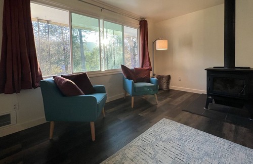 Oakridge House | Singletrack Shack Remodeled home in the center of Oakridge