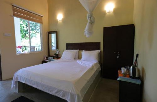 Kalawana Ski Chalet | Sinharaja River Lodge